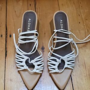Alohas Women's Tan and Cream Strappy Heels